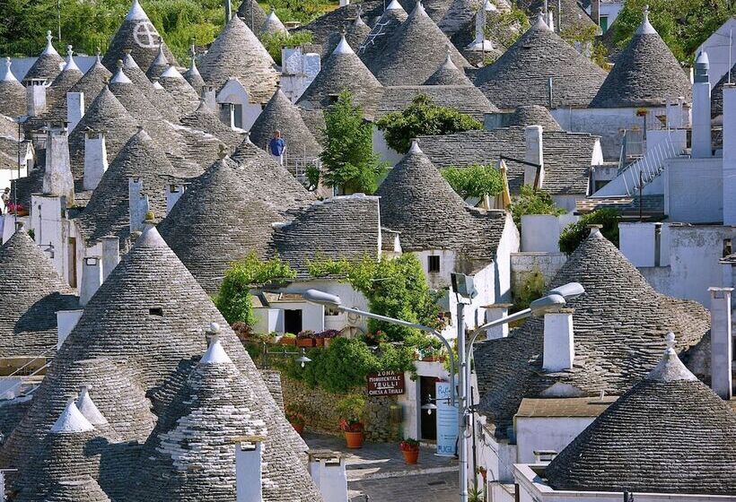 Typical Trullo With Conical Roof In Excellent Area Near Sea
