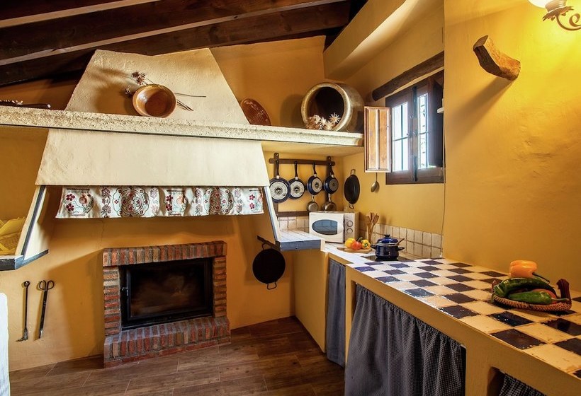 Vintage Farmhouse In Algarinejo With Terrace