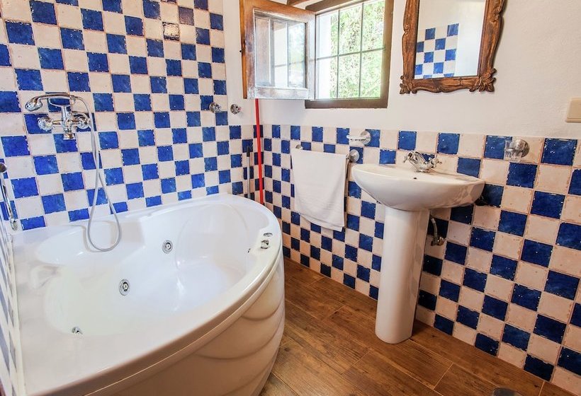 Vintage Farmhouse In Algarinejo With Terrace