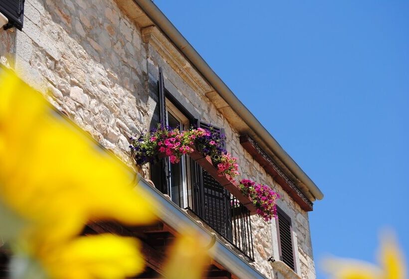 تختخواب و صبحانه Casale Clemente