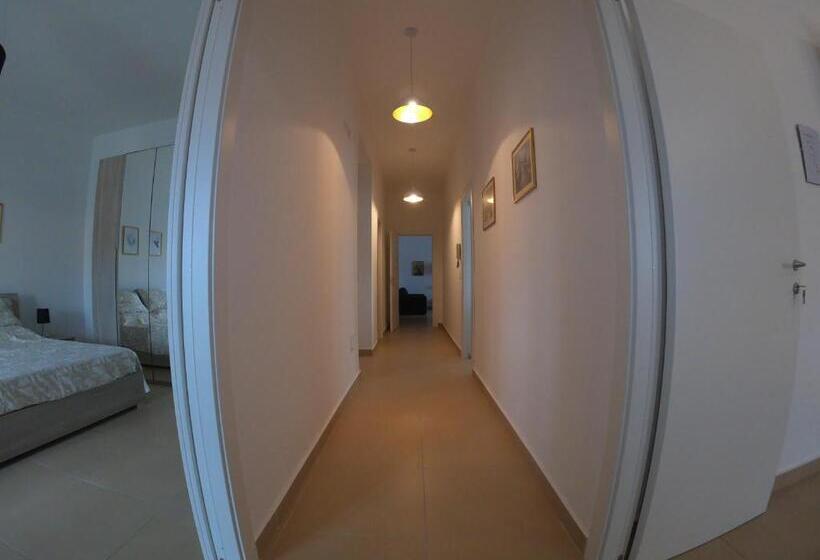 مبيت وإفطار Caserta Royale Apartment