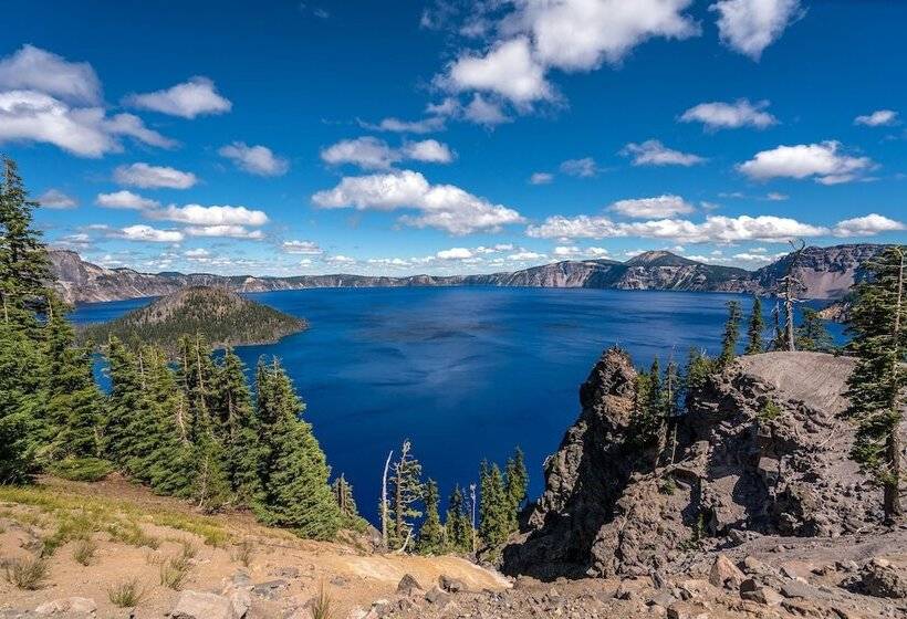 Crater Lake Resort
