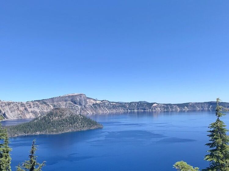 Crater Lake Resort