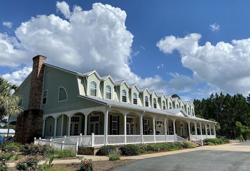 فندق Blueberry Plantation Golf Resort