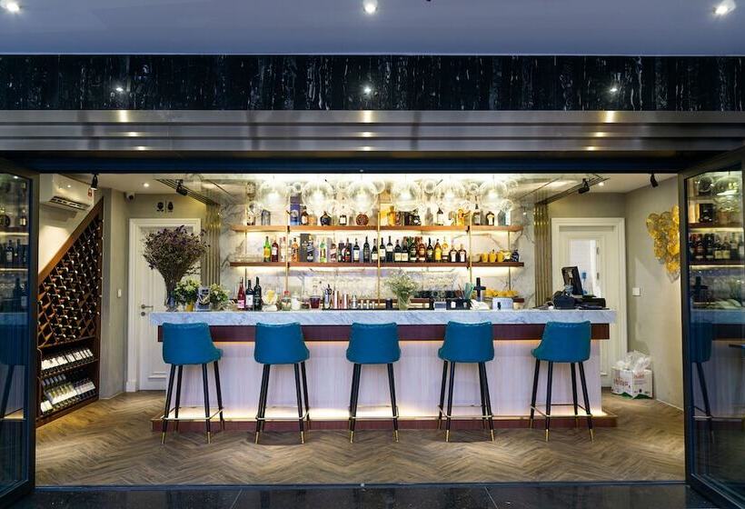 호텔 Helen Fin Inn & Apartment