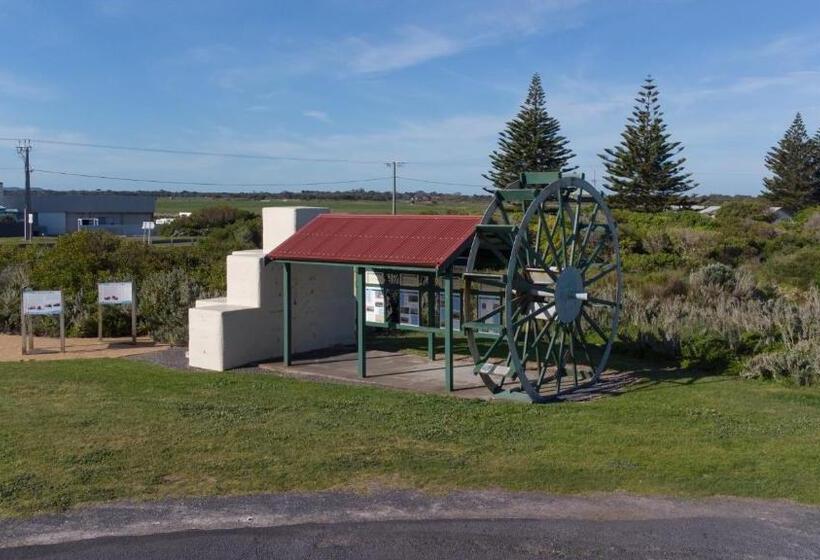 Отель The Victoria