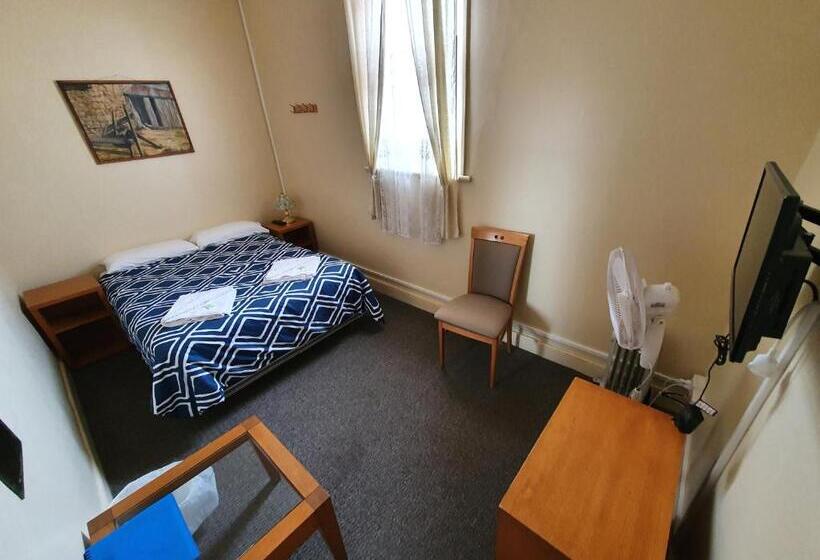 Отель The Victoria