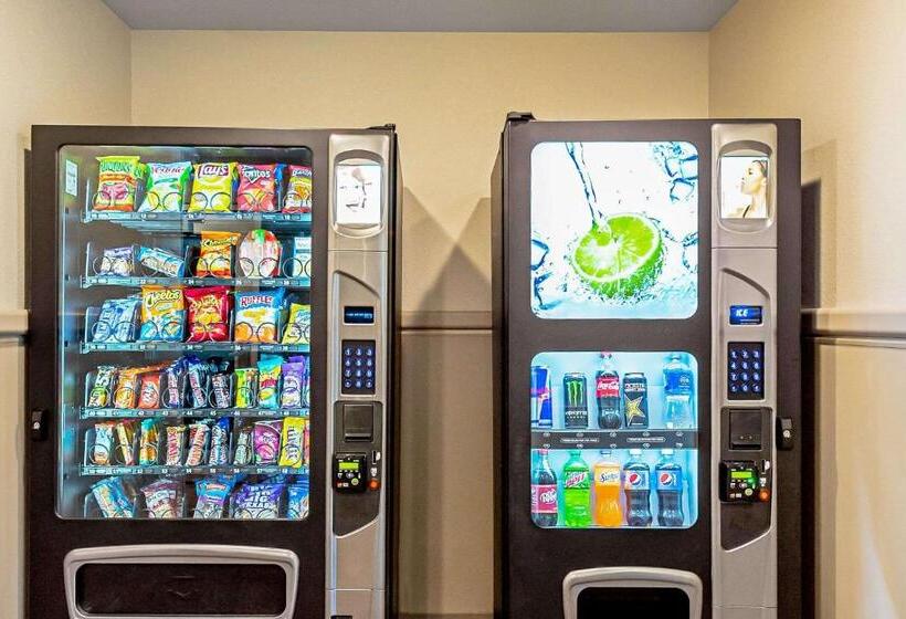 Отель Woodspring Suites Reno Sparks