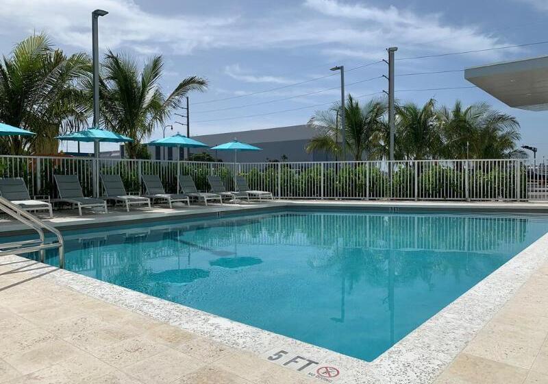 호텔 Wyndham Garden Miami International Airport