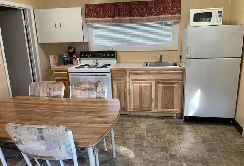 Idle A While Motel And Cabins