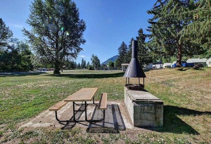 Idle A While Motel And Cabins