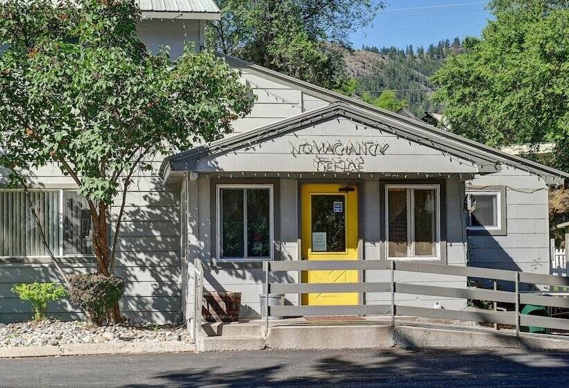 Idle A While Motel And Cabins