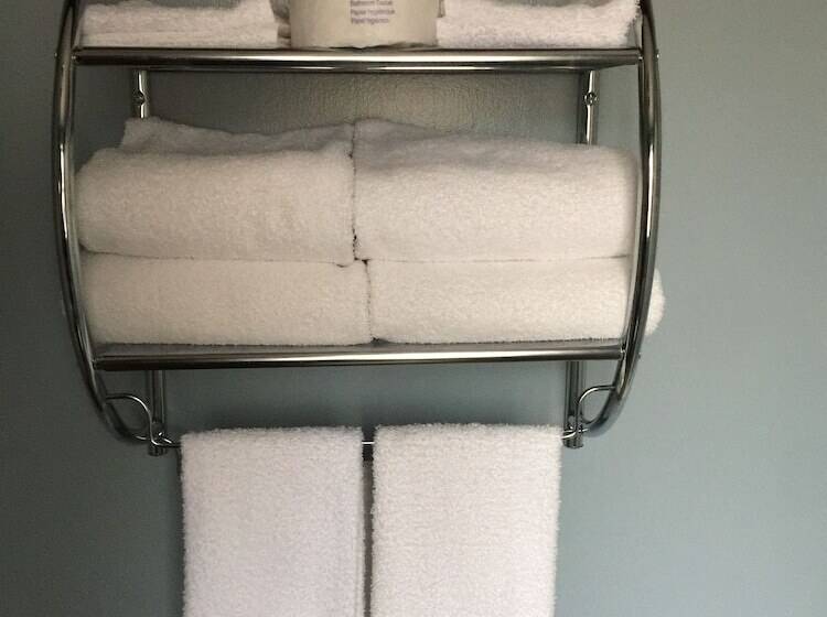 Idle A While Motel And Cabins