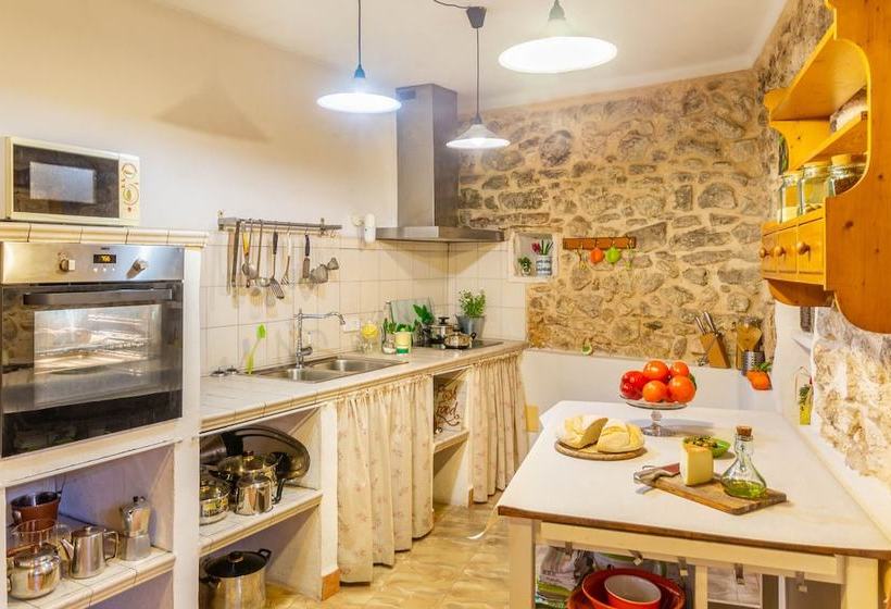 Mallorca Traditional Townhouse Holiday In Llubi