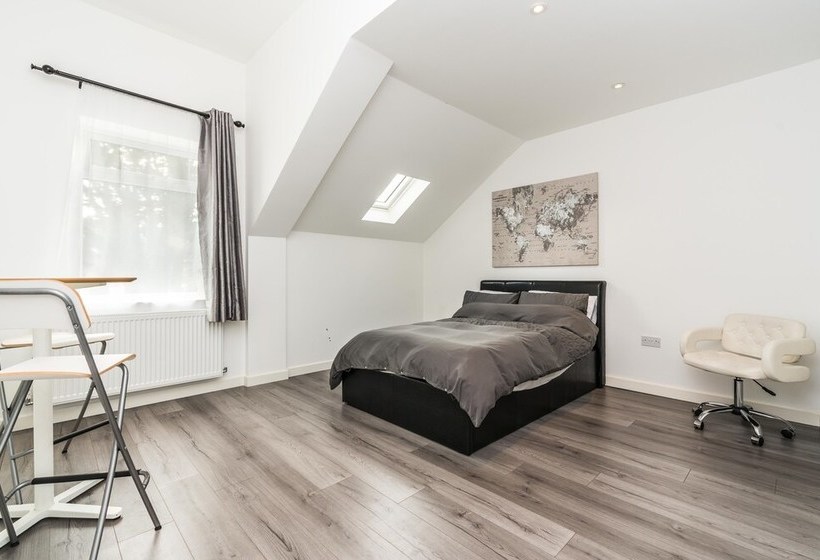 Modern 3bd House Near Heathrow And Tube Station