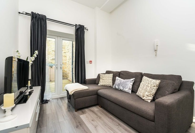 Modern 3bd House Near Heathrow And Tube Station