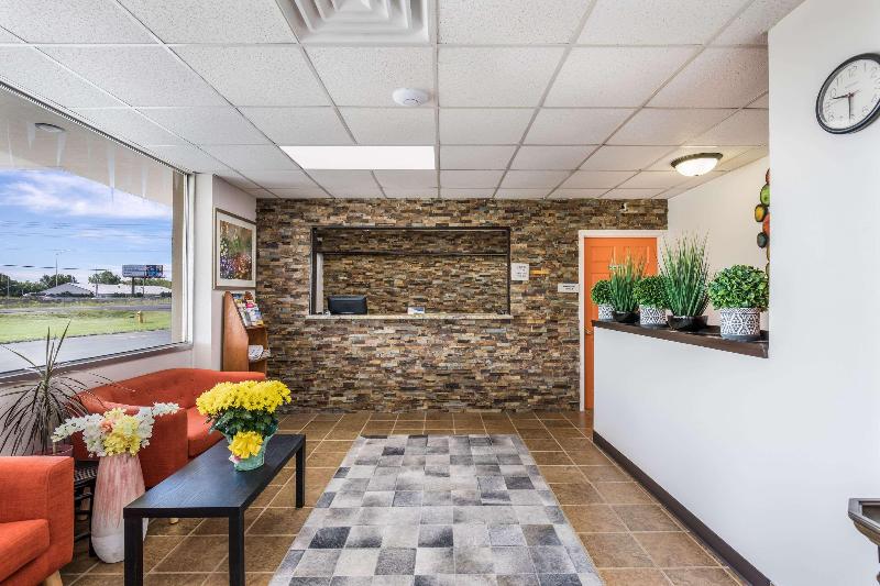 فندق على الطريق Econo Lodge Neenah