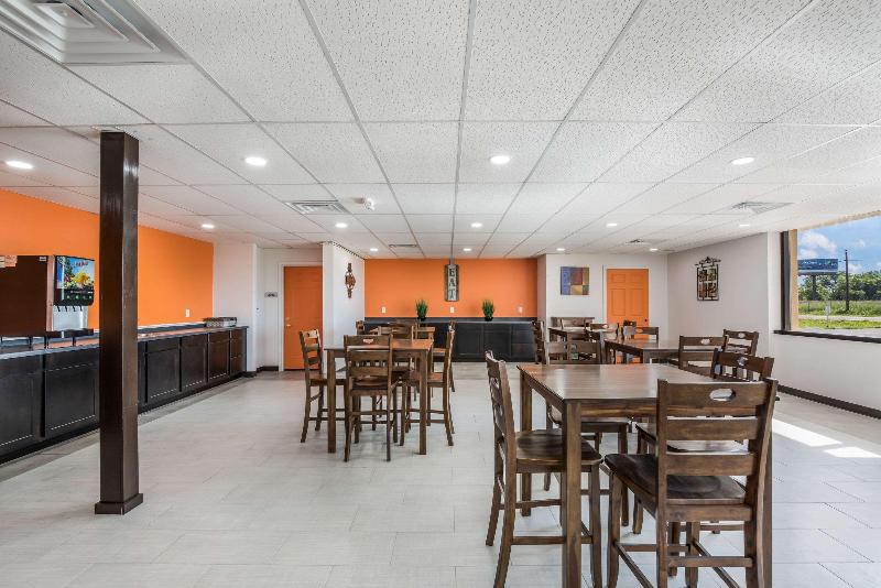 فندق على الطريق Econo Lodge Neenah