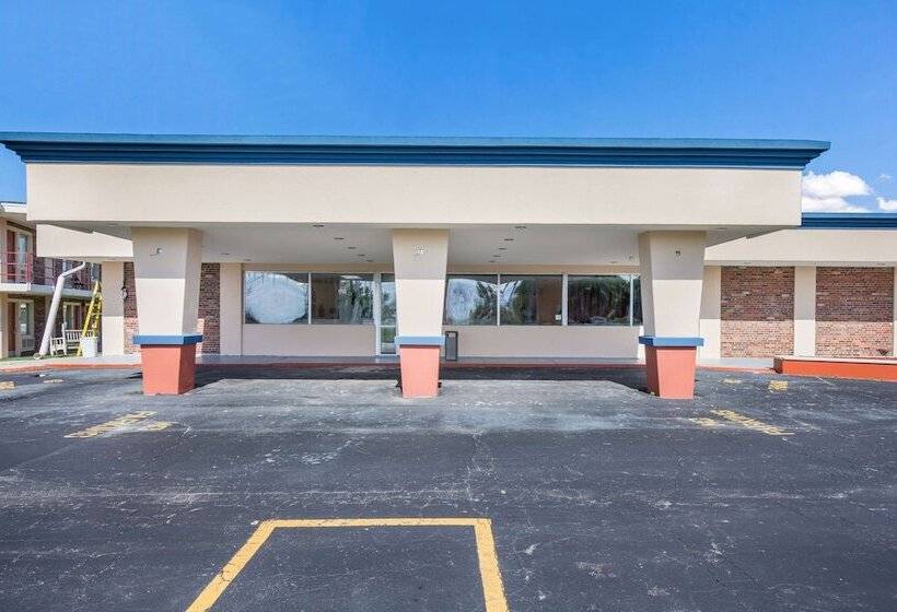 فندق على الطريق Econo Lodge Neenah