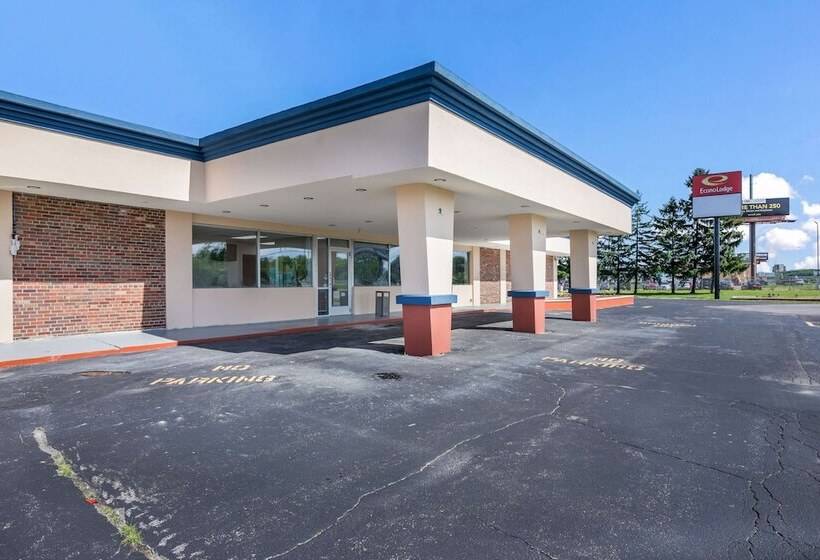 فندق على الطريق Econo Lodge Neenah