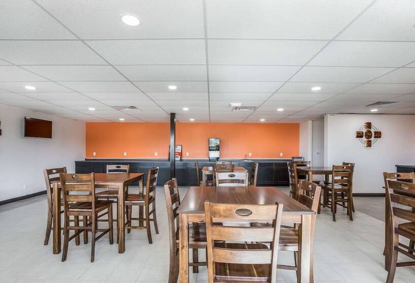 فندق على الطريق Econo Lodge Neenah