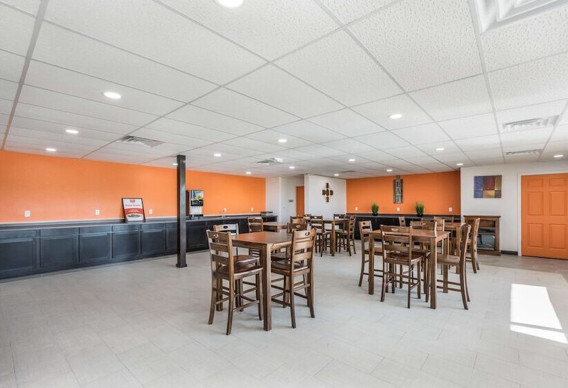 فندق على الطريق Econo Lodge Neenah