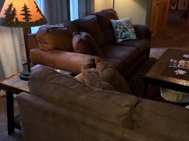 Mountain Pine Cabin   Sleeps 6   Pet Friendly