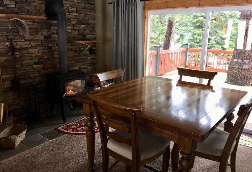 Mountain Pine Cabin   Sleeps 6   Pet Friendly