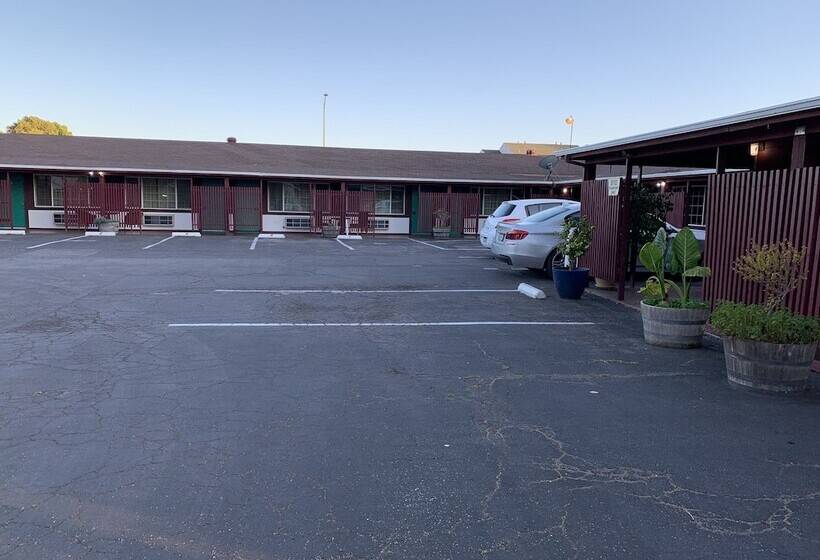 Pacheco Pass Motel