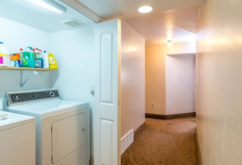 פנסיון Family Crash Pad Near Slc