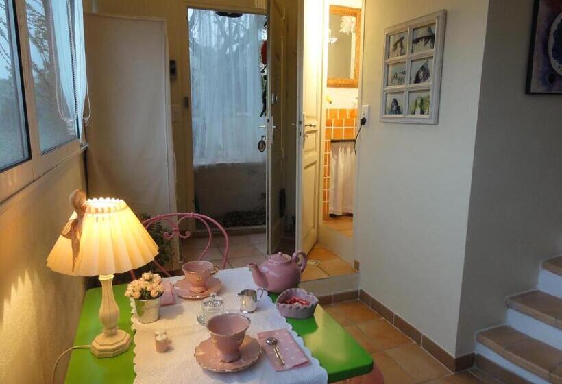 פנסיון Les Grimaldines   Maison D Hôtes