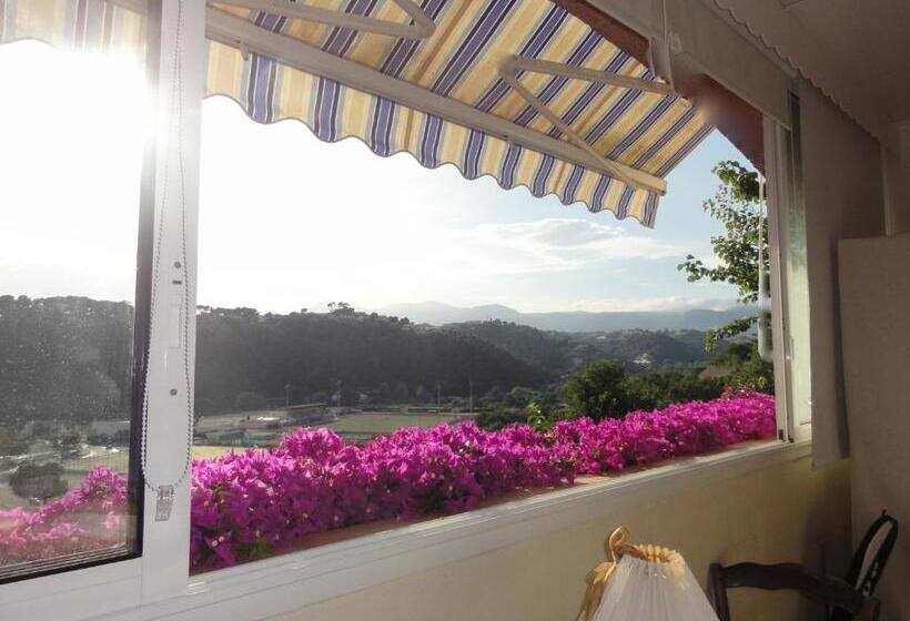 פנסיון Les Grimaldines   Maison D Hôtes