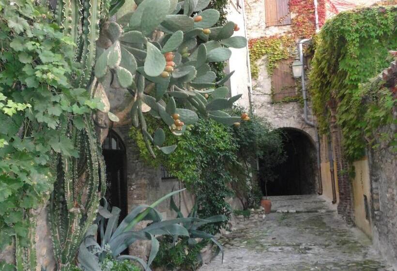 פנסיון Les Grimaldines   Maison D Hôtes