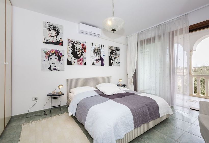 פנסיון Room Alma 1