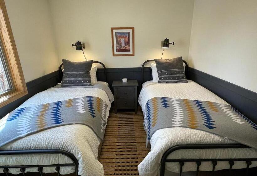 Pinedale Cozy Cabins