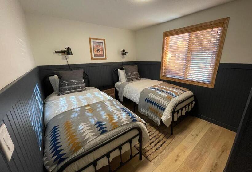 Pinedale Cozy Cabins