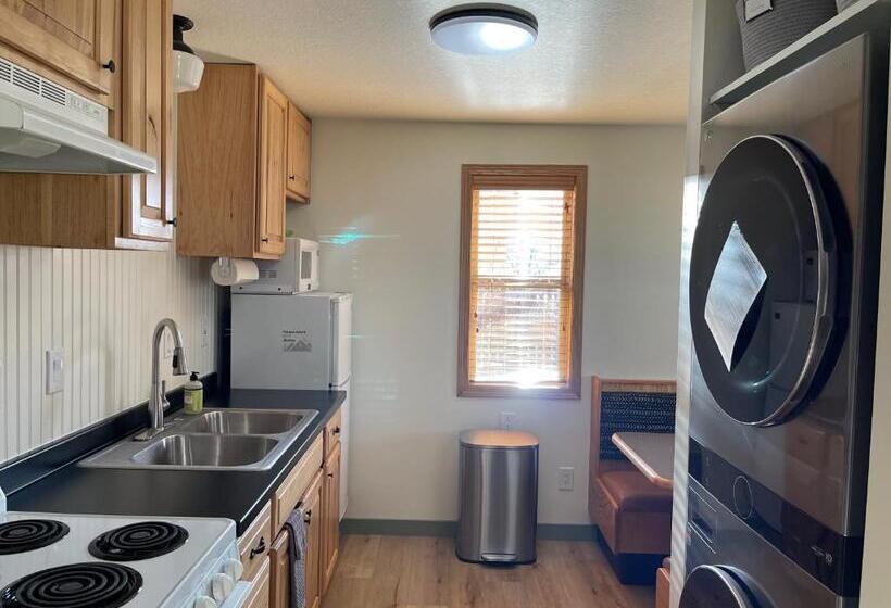 Pinedale Cozy Cabins