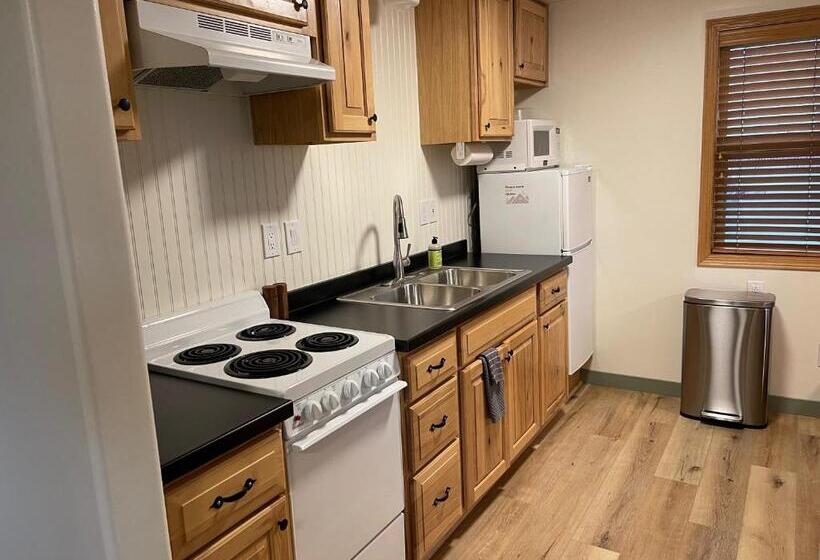 Pinedale Cozy Cabins