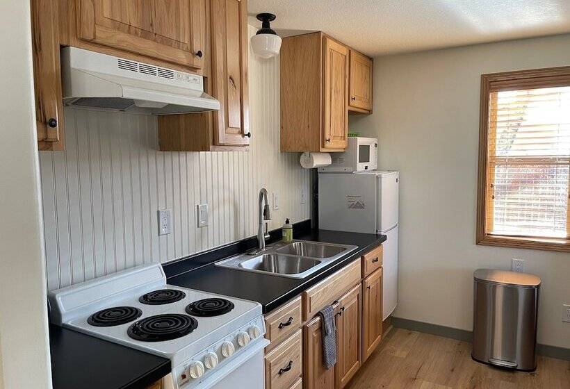 Pinedale Cozy Cabins