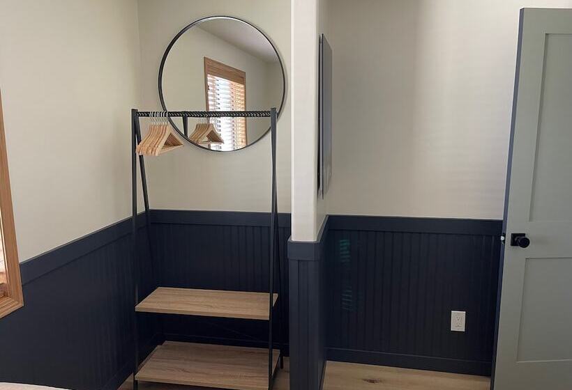 Pinedale Cozy Cabins