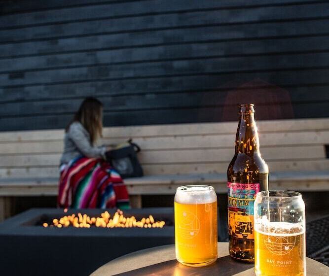 منتجع Bay Point Landing