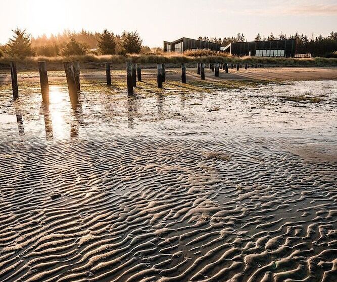 منتجع Bay Point Landing