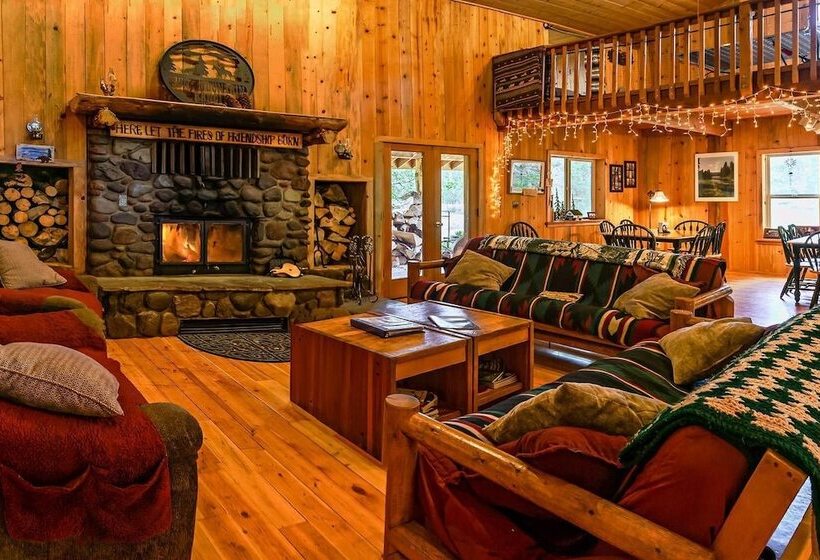 Sun Mountain Ranch Bunkhouse   Near Crater Lake