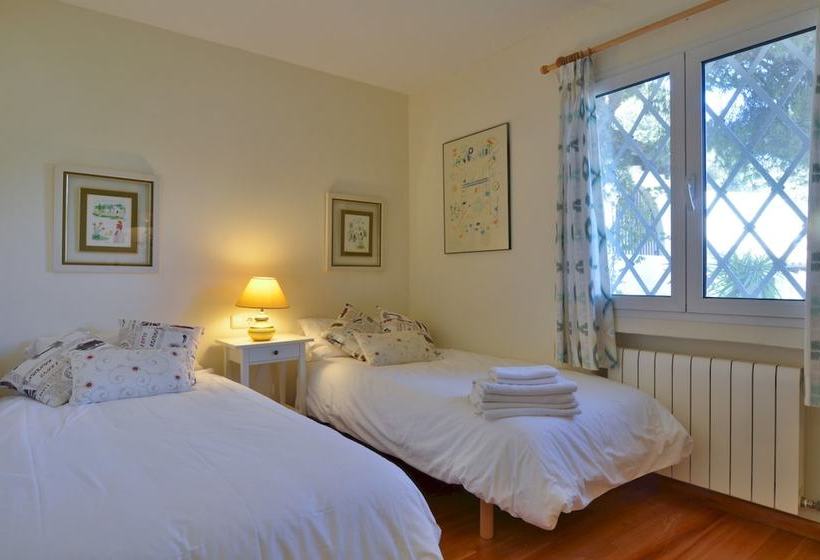 Villa With Incredible Sea Views And Pool Sleeps 7