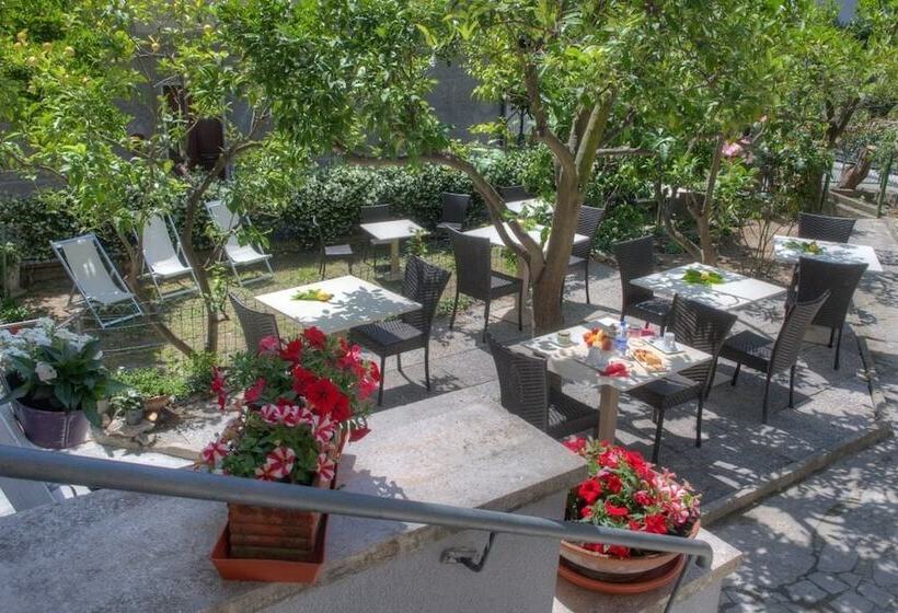 ベッドアンドブレックファースト Rione San Carlo