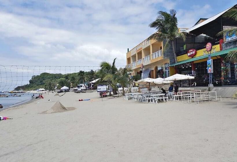 Отель Finesse Residencia Bar And Restaurant