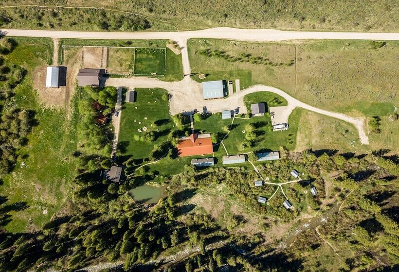 田舎風ホテル Moose Creek Ranch