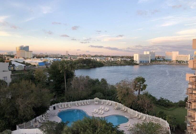 Lovely 1 Bedroom Condo With Pool