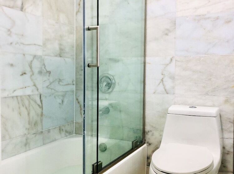 Lovely 1 Bedroom Condo With Pool