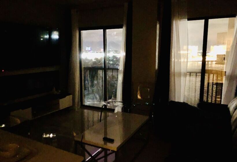 Lovely 1 Bedroom Condo With Pool